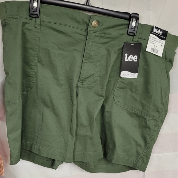 Lee Utility Midrise Regulat Fit Bermuda Moss Green Soft Comfort Waistband 20M - Picture 1 of 5